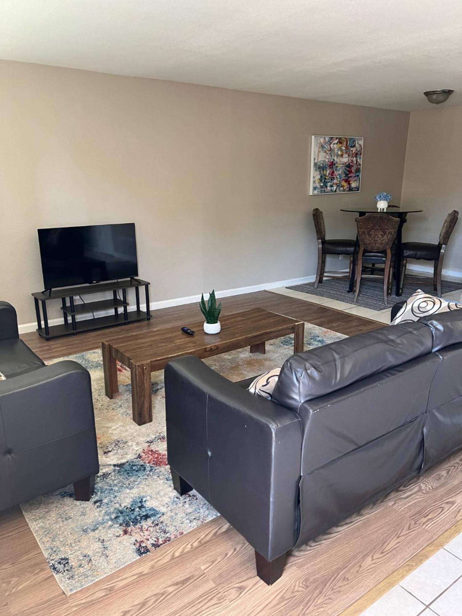 Serene 2Bed 1Bath Condo With Parking Fresno Exterior foto